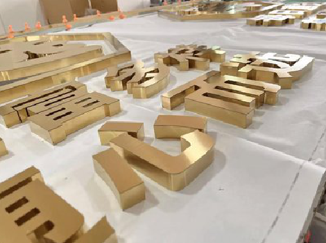  隆昌拉丝不锈钢字的特点。